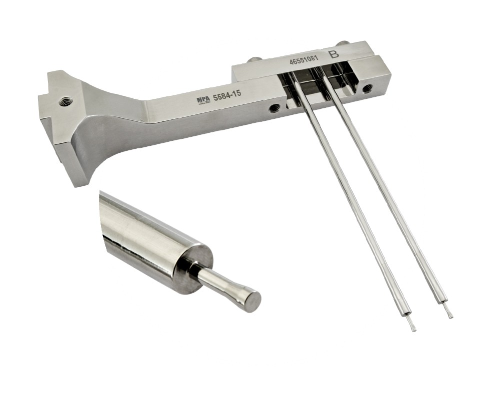 Holder and insertion rams for vial stoppering