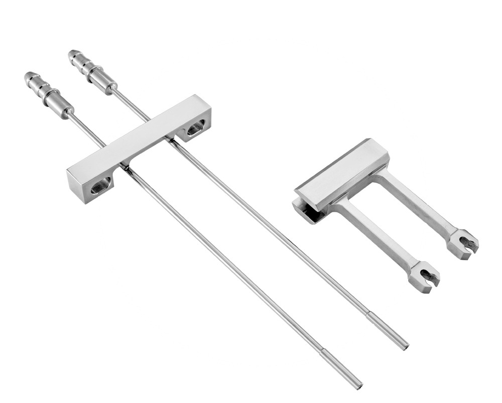 Stopper insertion plungers for syringe machines